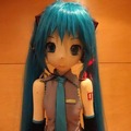 喋って、歌って、歩ける約160cmの「美少女ロボット・足立レイ」がクラウドファンディング中！ 既に200万円を調達
