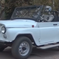 【おそロシア】ロシアの軍事ロボットが二丁拳銃を扱い、車を運転する動画が公開