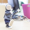 【ロボホン】1周年記念ロボホン専用スーツを着せてみた! 服を着たまま逆立ちも出来る