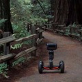 セグウェイロボティクスが開発したロボット「Loomo」、移動性能が凄い！