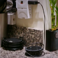 「Echo Dot Mount」があれば配線スッキリ、コンセントに刺すだけ！