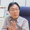診察の待合室でPepperが大型サイネージと連動、顔認証やVRとの連携も視野にM-SOLUTIONS社の「Smart at robo」を活用