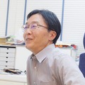 診察の待合室でPepperが大型サイネージと連動、顔認証やVRとの連携も視野にM-SOLUTIONS社の「Smart at robo」を活用