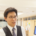 診察の待合室でPepperが大型サイネージと連動、顔認証やVRとの連携も視野にM-SOLUTIONS社の「Smart at robo」を活用