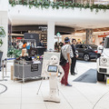 メルセデス・ベンツ展示イベントで3台のPepperを活用、新機能「SMSアプリ」でアンケート収集