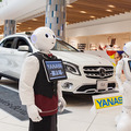 メルセデス・ベンツ展示イベントで3台のPepperを活用、新機能「SMSアプリ」でアンケート収集
