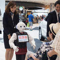 メルセデス・ベンツ展示イベントで3台のPepperを活用、新機能「SMSアプリ」でアンケート収集