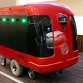 ZMP、歩道自動走行を目指す宅配ロボット「CarriRo Delivery」をデモ 「銀のさら」で宅配実証実験へ 対話機能も実装へ