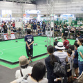 ロボカップサッカー「小型リーグ」の魅力と人気の秘密、スピードと戦術連携を実現する「ビジョンシステムとAIコンピュータ」とは
