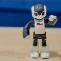 手のひらサイズでズッシリ重い可動フィギュア「メタコレRobi」が可愛い