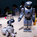 伝説のソニー製二足歩行ロボット「QRIO」、ロボカップ会場でダンスパフォーマンスを披露