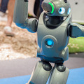 伝説のソニー製二足歩行ロボット「QRIO」、ロボカップ会場でダンスパフォーマンスを披露