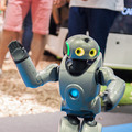 伝説のソニー製二足歩行ロボット「QRIO」、ロボカップ会場でダンスパフォーマンスを披露