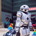 伝説のソニー製二足歩行ロボット「QRIO」、ロボカップ会場でダンスパフォーマンスを披露