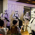 【速報】最新作「スター・ウォーズ／最後のジェダイ」の新キャラ＆新ドロイド、注目の謎とは？ 「Force Friday II」イベントレポート
