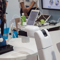 NTTとトヨタがロボットで連携！会話ロボットと生活支援ロボットの協働による接客サービスをデモ展示
