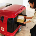 森ビル、六本木ヒルズでZMPの自動走行宅配ロボットを活用した実証実験を開始。エレベータを使用し書類を配達