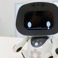 日本発のパートナーロボット「unibo(ユニボ)」がついに発売。まずは法人向けから