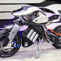 【驚き】ロボットライダー「モトボット2」対MotoGP天才ライダー!どちらが最速!? 自立して転倒しないバイク「モトロイド」、ヤマハが東京モーターショーでロボット展示