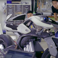 【圧倒的未来感】ヤマハの自立するロボット・オートバイ「MOTOROiD」(モトロイド)が転倒しないしくみ　開発者インタビュー