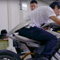 【圧倒的未来感】ヤマハの自立するロボット・オートバイ「MOTOROiD」(モトロイド)が転倒しないしくみ　開発者インタビュー
