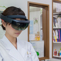 【医療ICTにMR活用】薬の保管場所をメガネ型端末が誘導！ホロレンズで調剤業務を効率化、ミスを防ぐ「調剤薬局支援システム」、シャンティが開発