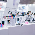 小型軽量ロボットアーム「COBOTTA」が大注目！ 9体が連携するミニ工場など、国際ロボット展で展示