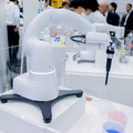 小型軽量ロボットアーム「COBOTTA」が大注目！ 9体が連携するミニ工場など、国際ロボット展で展示
