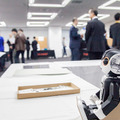 ロボホン(RoBoHoN)のビジネス活用ソリューションが集結! シャープが「認定開発パートナー」展示会を開催