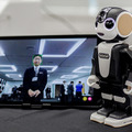 ロボホン(RoBoHoN)のビジネス活用ソリューションが集結! シャープが「認定開発パートナー」展示会を開催