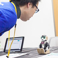 ロボホン(RoBoHoN)のビジネス活用ソリューションが集結! シャープが「認定開発パートナー」展示会を開催
