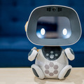 ロボット「unibo(ユニボ)」の家庭向けモデルが先行販売。個人の趣味嗜好を学習するパートナーロボット