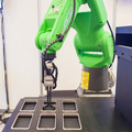 ディープラーニングを使った表面キズ検査用協働ロボットをファナックとPFNが共同開発