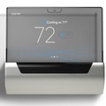 Johnson Controls、Cortana搭載のスマートサーモスタット「GLAS」を発表