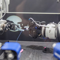 シャツを折りたためるロボットをクラボウが展示！2台が協働してビーズ玉に糸を通すロボットも。第2回ロボデックスで