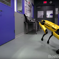 ボストン・ダイナミクスの4足歩行ロボ「SpotMini」、器用にドアを開ける動画が公開