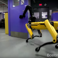 ボストン・ダイナミクスの4足歩行ロボ「SpotMini」、器用にドアを開ける動画が公開