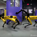 ボストン・ダイナミクスの4足歩行ロボ「SpotMini」、器用にドアを開ける動画が公開