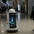 世界初の「ロボットオリンピック」となるか? 平昌五輪現地レポート ロボットスキーや案内ロボも