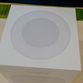 「HomePod」開封の儀　Apple初のスマートスピーカーはずしりと重かった