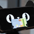 中国Alibabaのスマートスピーカー「Tmall Genie」にスマホをセットして猫ロボット化するアタッチメントホルダーが凄い