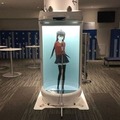 【等身大】「トイレはどこ?」美少女キャラクターがご案内!コミュニケーションやダンスも楽しめる立体型サイネージがついに登場
