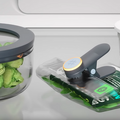 冷蔵庫内の食材をIoTで管理！ 赤く光ったら廃棄へ　Alexaとも連携する「Ovie Smarterware」