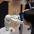 【富士通フォーラム 2018レポート】VRツールを使ったロボピンの振り付けやロボットのビジネス活用