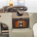 三菱地所が自動運転掃除ロボットの実証実験デモを公開 (1) ソフトバンクロボティクスの大型スクラバー「RS26」の特徴と機能