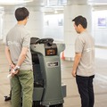 三菱地所が自動運転掃除ロボットの実証実験デモを公開 (1) ソフトバンクロボティクスの大型スクラバー「RS26」の特徴と機能