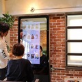 スマートミラー×画像認識技術で次世代マーケティング!顔認識システムBeeSight搭載機「デジタルサイネージジャパン2018」に展示