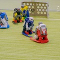 【W杯開幕記念】おじさんもお姉さんも熱中！ 「サッカーボーグ」6体で試合してみた！