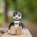 ロボットクリエイターの高橋智隆さんがロボスタオフィスにやってきた! 高橋さんのロボットが愛される理由とは