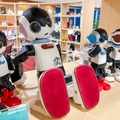 ロボットクリエイターの高橋智隆さんがロボスタオフィスにやってきた! 高橋さんのロボットが愛される理由とは